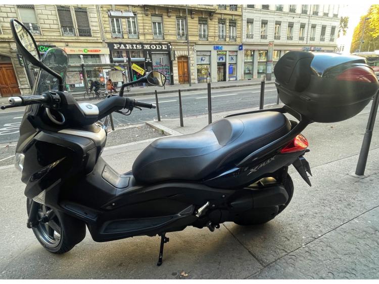 YAMAHA XMAX 125