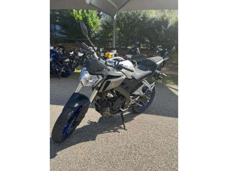 YAMAHA MT-125
