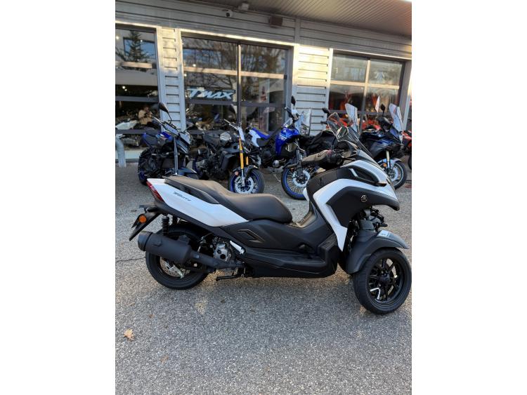 YAMAHA TRICITY 300