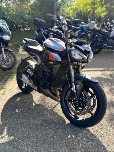 TRIUMPH STREET TRIPLE 765 RS