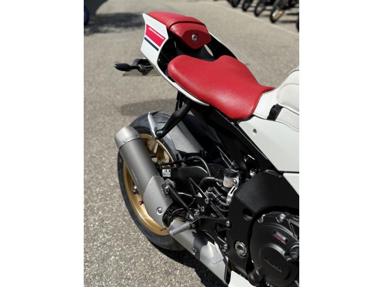 YAMAHA YZF 1000 R1 60TH